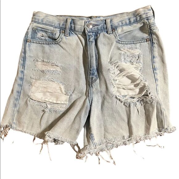 😊 3/$30 
AE Mom Short Sz 4 light denim distressed, high waisted EUC - Picture 2 of 16